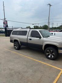 Used Chevy Silverado 1999-2006 8' long bed used topper LOCATION: B-3-2 CODE: CNMM0000