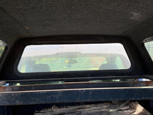 Load image into Gallery viewer, Used Chevy Silverado / GMC Sierra 2014-2018 1500 XC 6.5&#39; short bed used topper LOCATION: A-4-1 Code: CL1015-25b