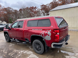Used Chevrolet Silverado 2500/3500HD 2020-2025 Crew 6.5' short bed truck topper Red LOCATION: N-3-1 CODE: cnmm006