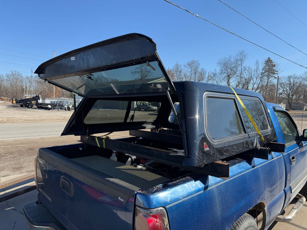 Used Nissan Titan 2016-2025 crew cab 5' short bed used topper LOCATION: N-3-1 Code: CL0326-02a