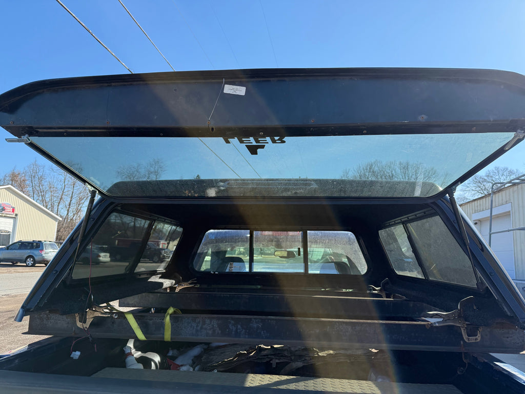 Used Nissan Titan 2016-2025 crew cab 5' short bed used topper LOCATION: N-3-1 Code: CL0326-02a