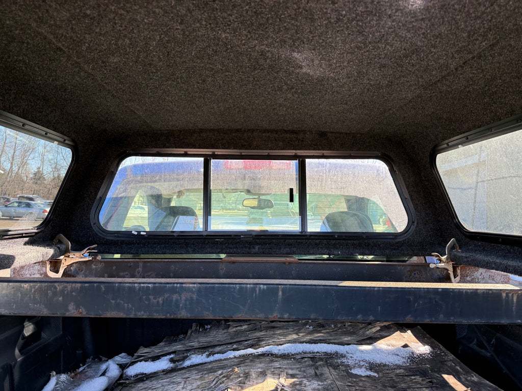 Used Nissan Titan 2016-2025 crew cab 5' short bed used topper LOCATION: N-3-1 Code: CL0326-02a