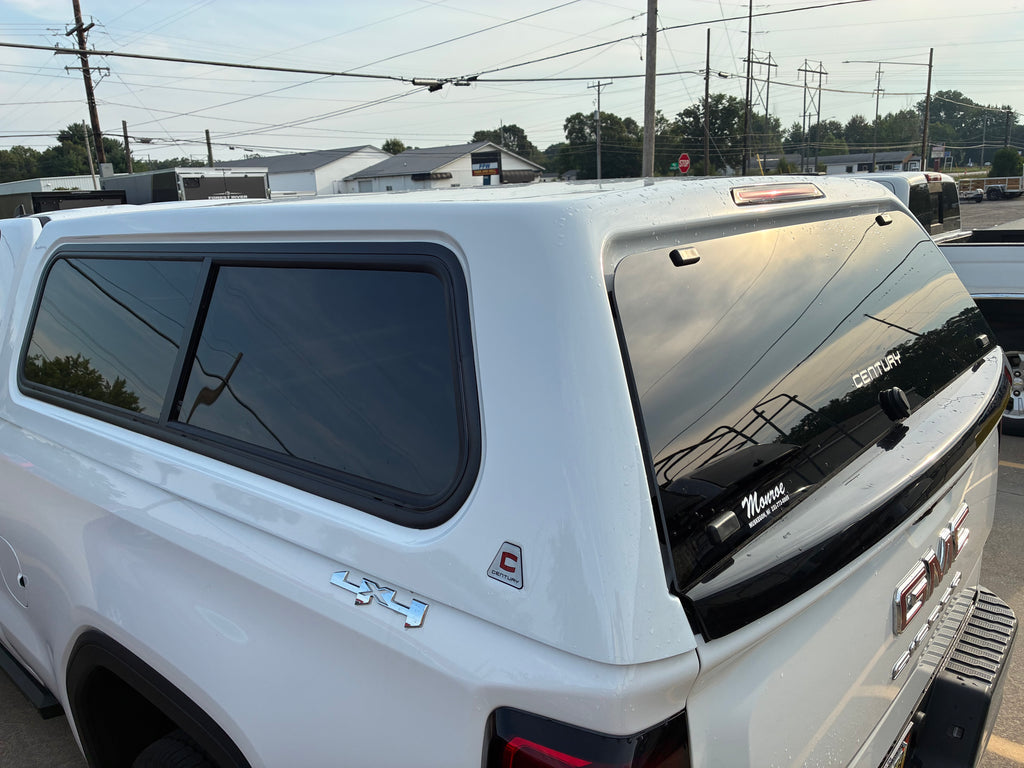 Used Chevy Silverado 2019-2025 6.5' short bed used topper LOCATION: N-3-1 CODE: CMK