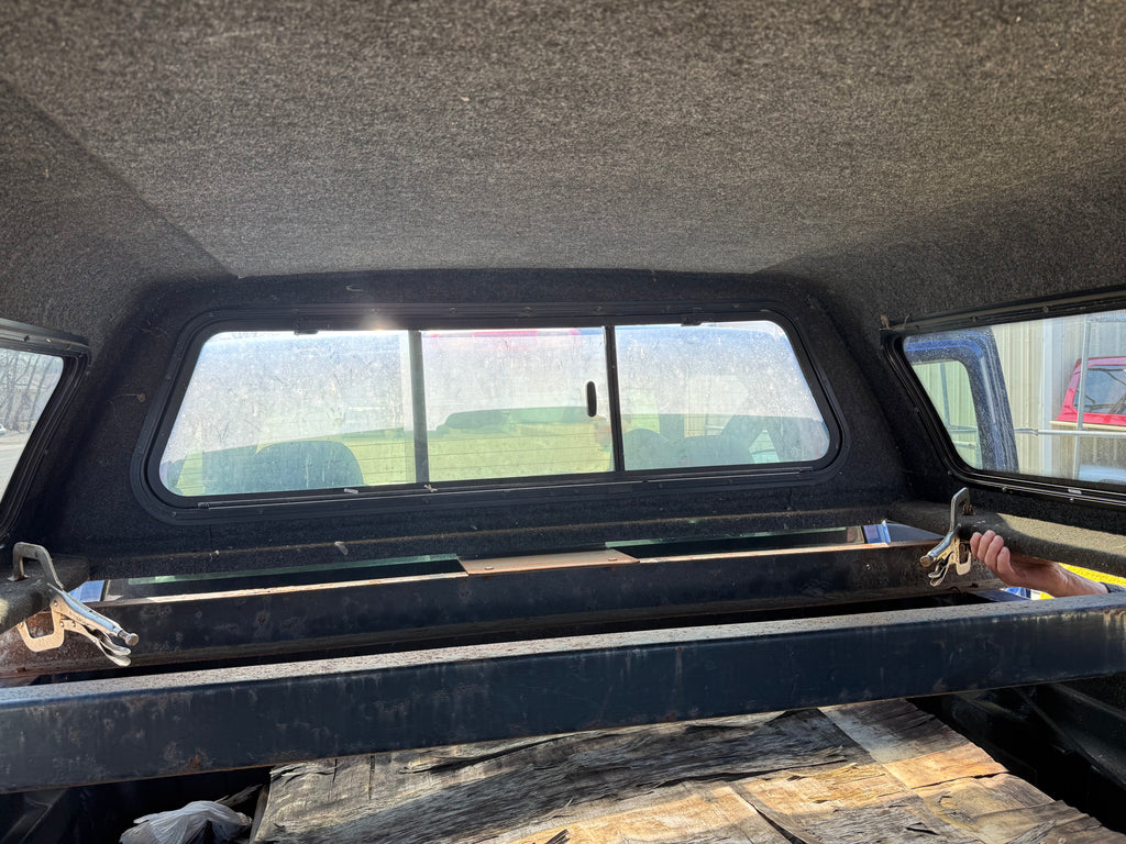 Used Ford F150 6.5' Short Box 2009-2014 Fiberglass Truck Topper Camper Shell UX SILVERCODE: CL2603-30 LOCATION: N-1-3