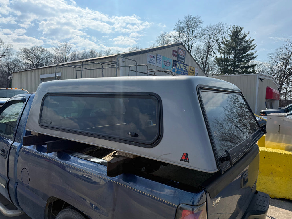 Used Chevy Silverado 1999-2006 6.5' long bed used topper LOCATION: A-3-2 CODE: CL2603-30b
