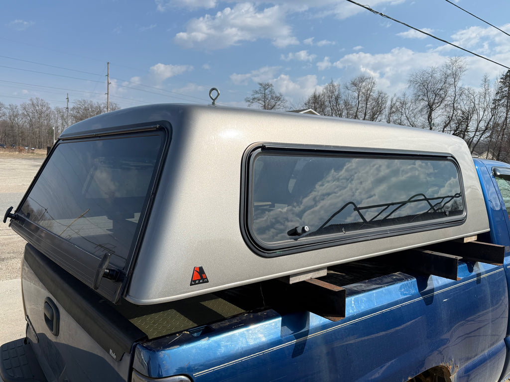 Used Chevy Silverado 1999-2006 6.5' long bed used topper LOCATION: A-3-2 CODE: CL2603-30b