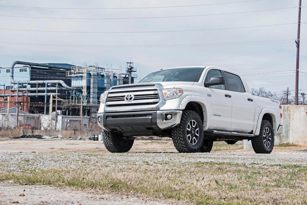 toyota-16-tundra-870-fdlow-outdoor_2.jpg
